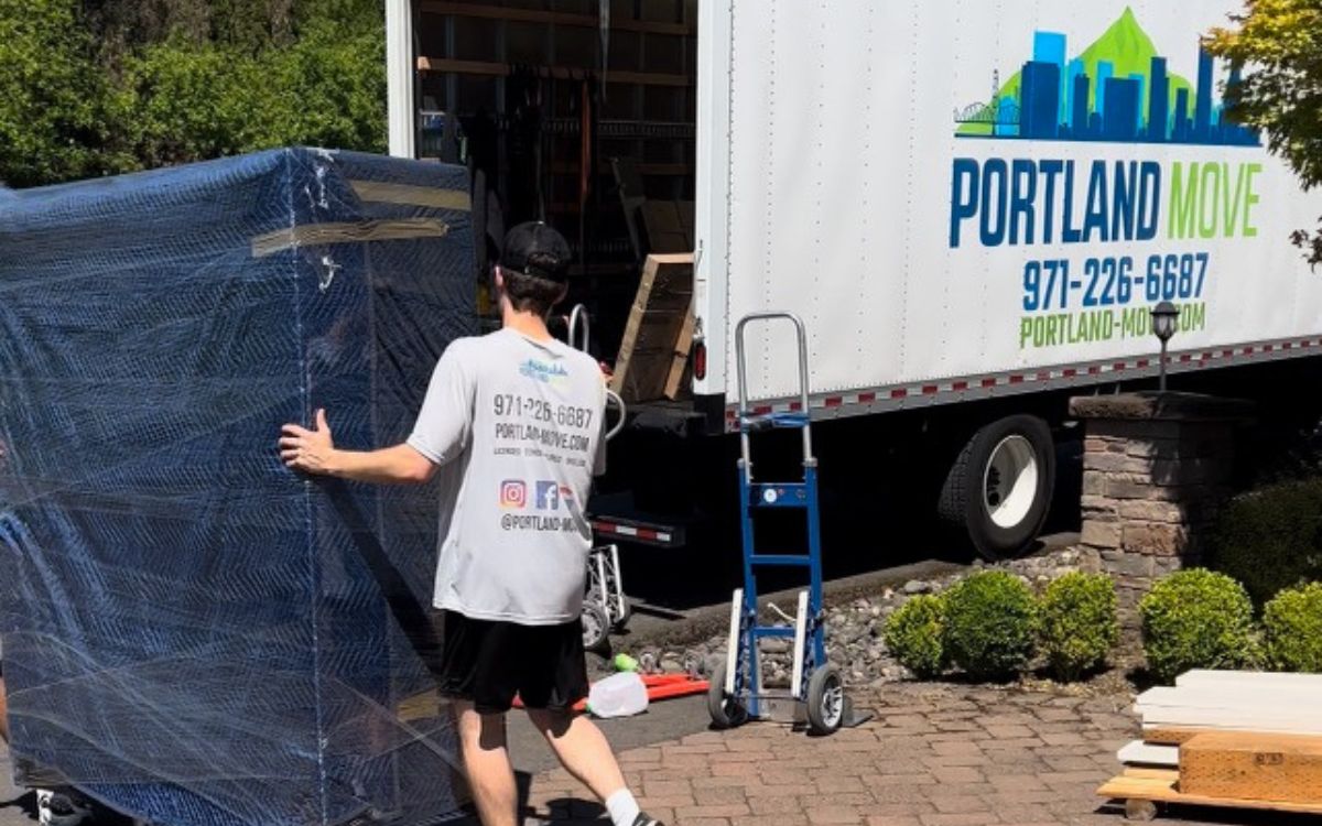 portland moving team moving furnitures